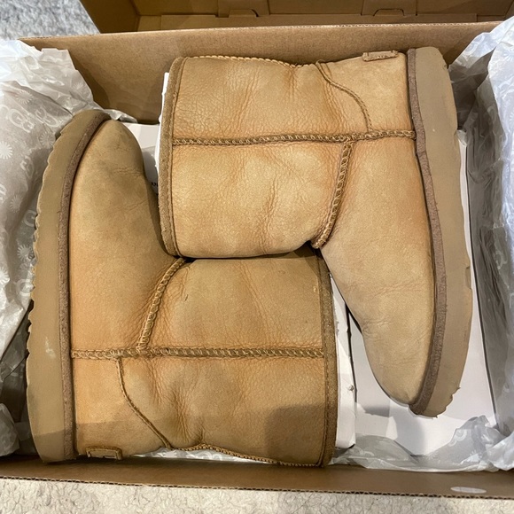Classic II Weather Short Uggs - Toddler Size 12 - Picture 7 of 12
